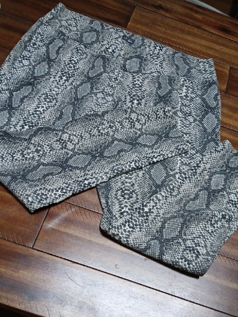 DOTS Vintage Y2K Snakeskin Ponte Pants Gray Python Print